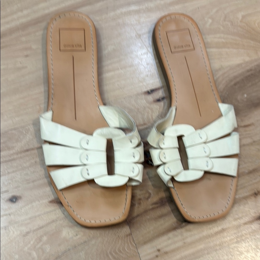 Dolce Vita Cyra Slide—Cream and Tan Sandals EUC
